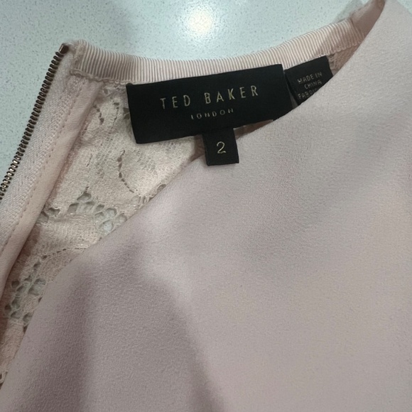 Ted Baker pink lace top.   02: like a medium 35$ - Picture 7 of 7